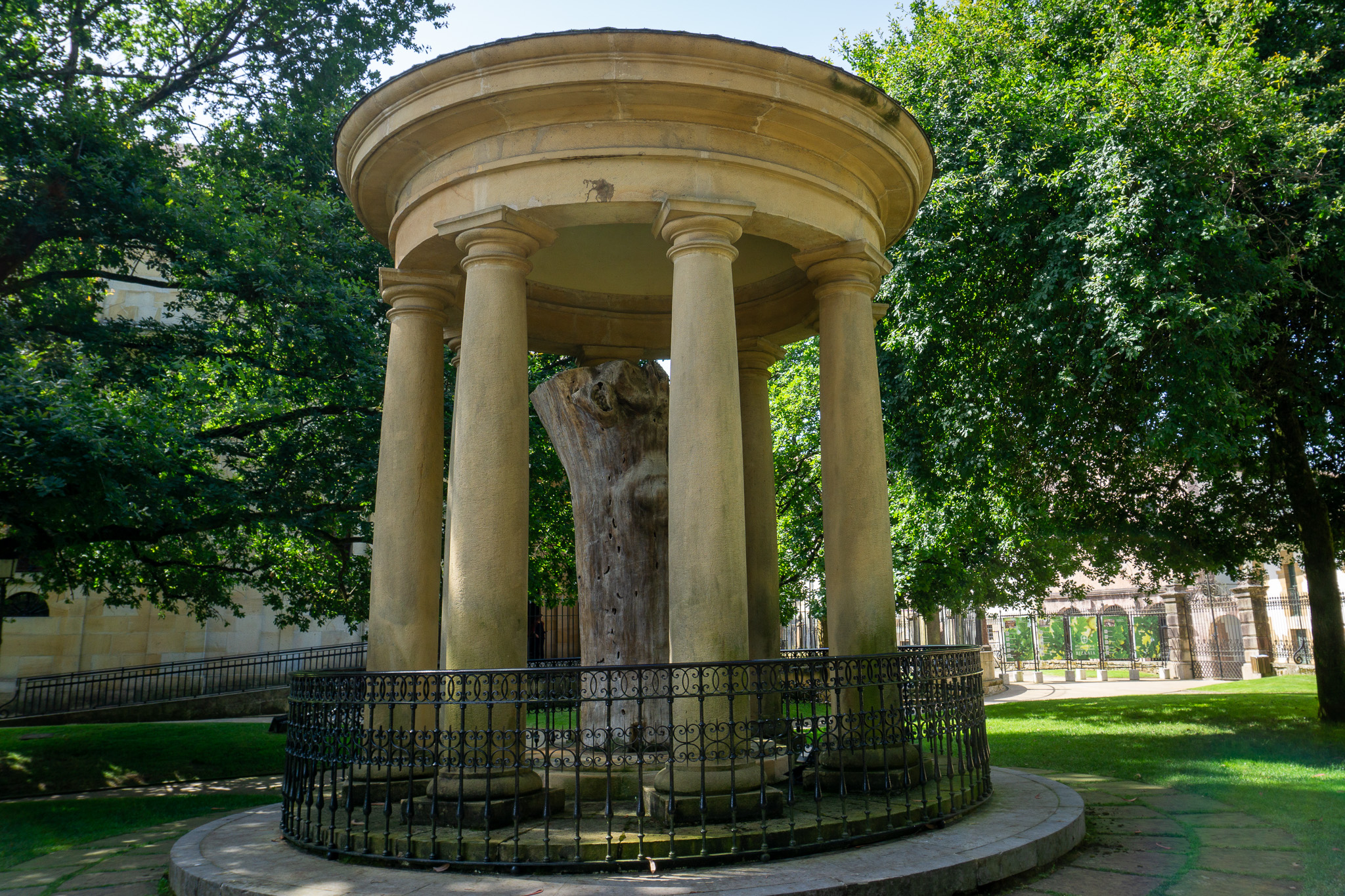 Gernikako Arbola (Tree of Guernica)